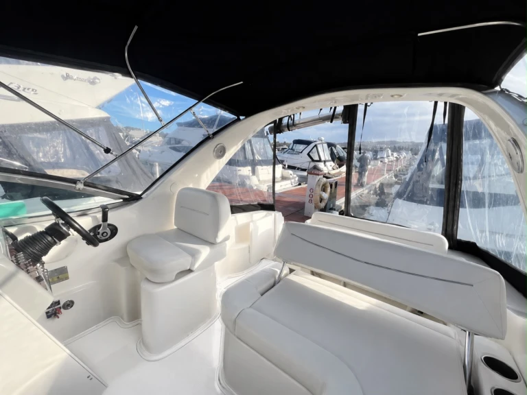 Rent a Bayliner Bayliner 285 Cruiser Cannes