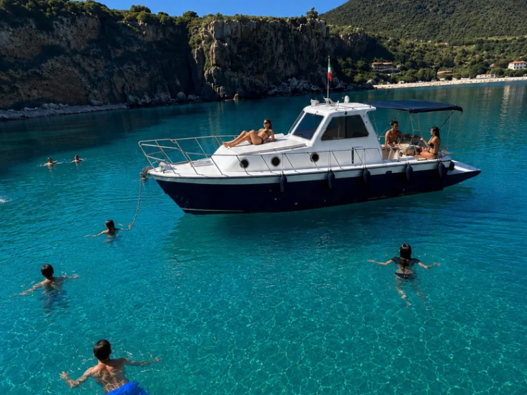 Boat rental aztec Crestline in Cefalù on Samboat