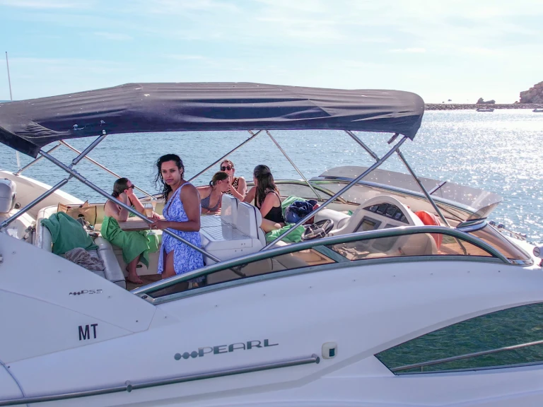 Rent a Pearl fly bridge 55 Vilamoura