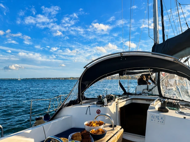 Yacht charter Lisbon cheap Sun Odyssey 40.3