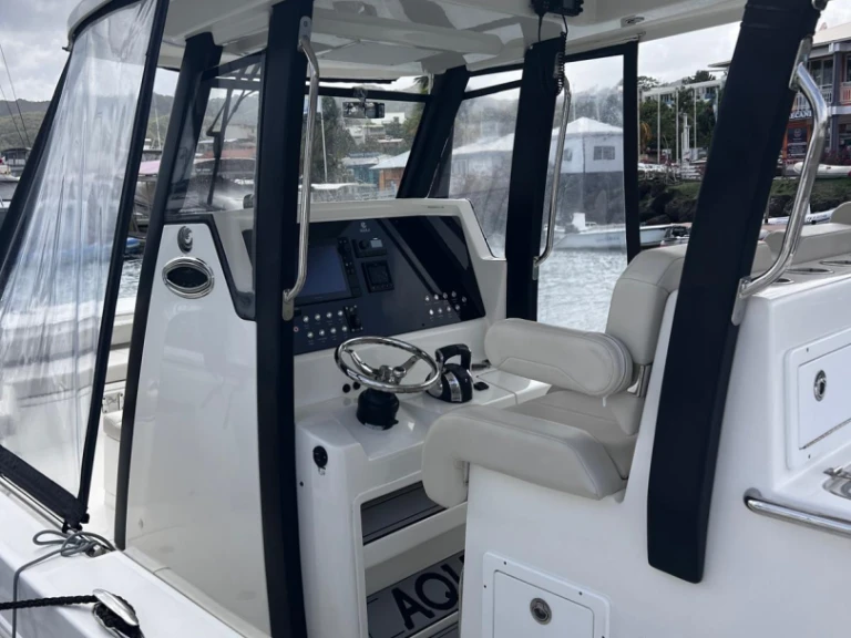 Aquila 28 Molokai in Le Marin on SamBoat