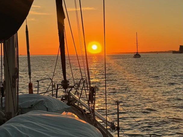 Sailboat rental in Lisbon - Jeanneau Sun Odyssey 40.3