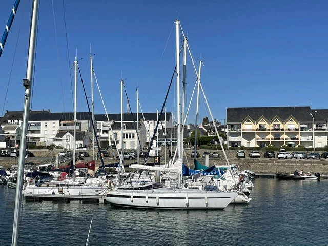 Boat rental Comar-Yachts Comet 11 in La Trinité-sur-Mer on Samboat