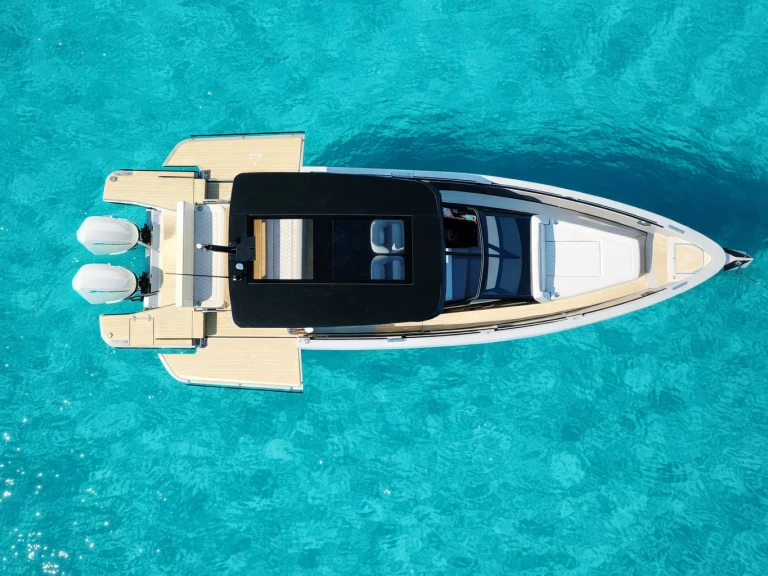 Motorboat rental with or without captain Virtue Port of Cannigione