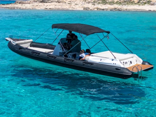 Motorboat for rent Kissamos at the best price