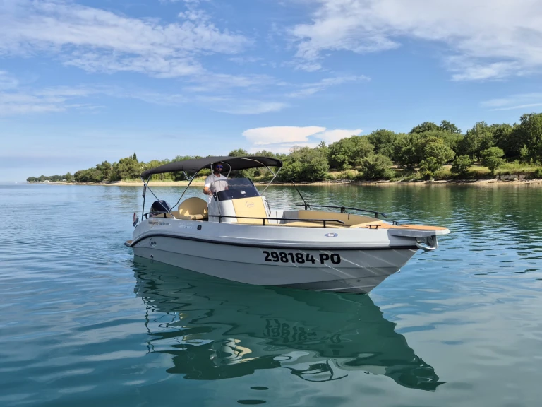Motorboat for rent Poreč at the best price