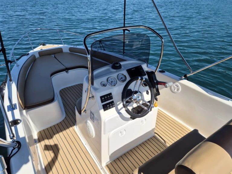 Yacht charter Poreč cheap 19 Open