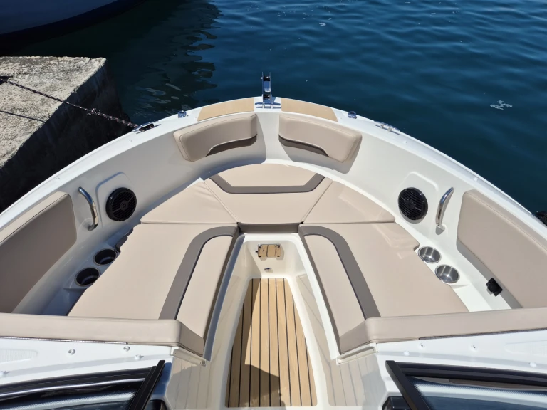 Bayliner VR6 OB charter bareboat or captained in  Poreč