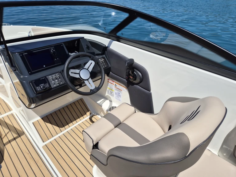 Bayliner VR6 OB in Poreč on SamBoat