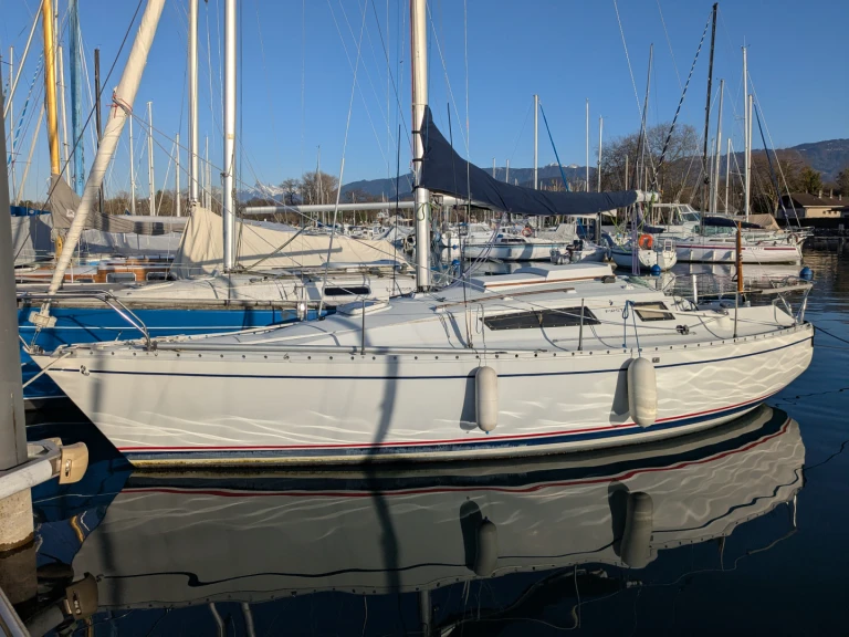 Bénéteau First 26 QR charter bareboat or captained in  Sciez