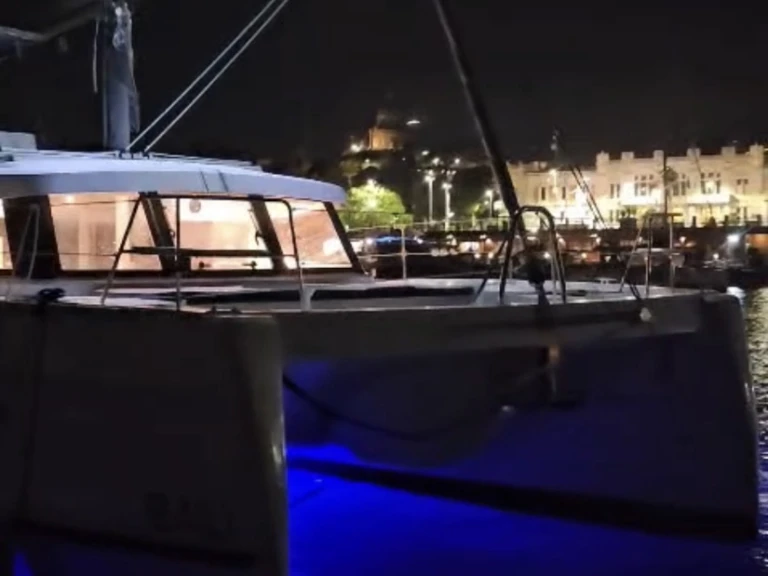 Yacht charter Rimini cheap Bali Catspace MY