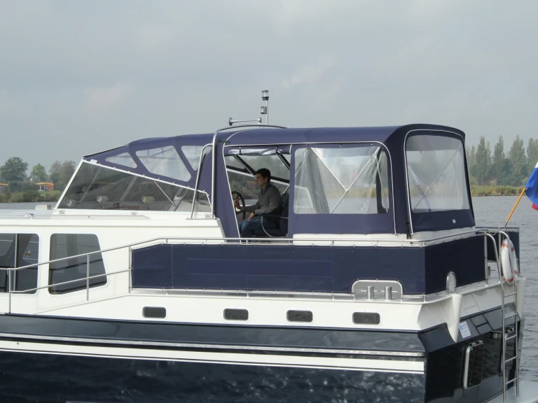 Bareboat Rental Motorboat privateer with a boat licence