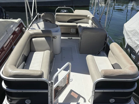 Motorboat for rent Aix-les-Bains at the best price