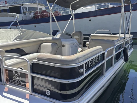 HURRICANE fundeck 190 charter bareboat or captained in  Aix-les-Bains