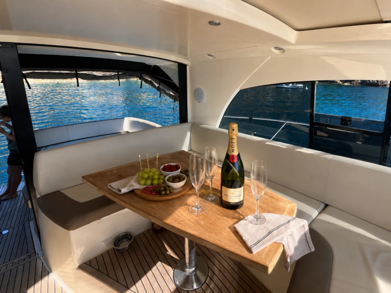 Jeanneau Prestige 440 S in Toulon on SamBoat