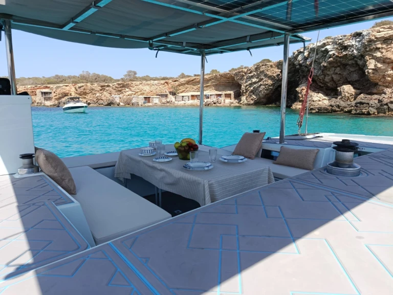 Bareboat Rental Catamaran Multicap-Caraibes with a boat licence