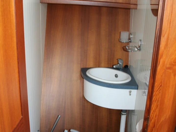 Bareboat Rental Motorboat privateer with a boat licence
