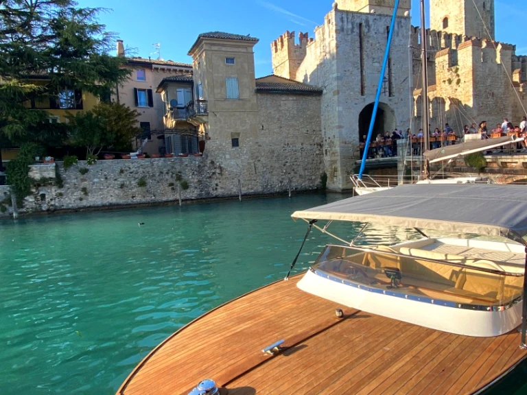 Ilver JUNIOR 22 in Sirmione on SamBoat