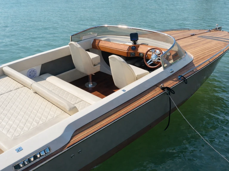 Rent a Ilver JUNIOR 22 Sirmione