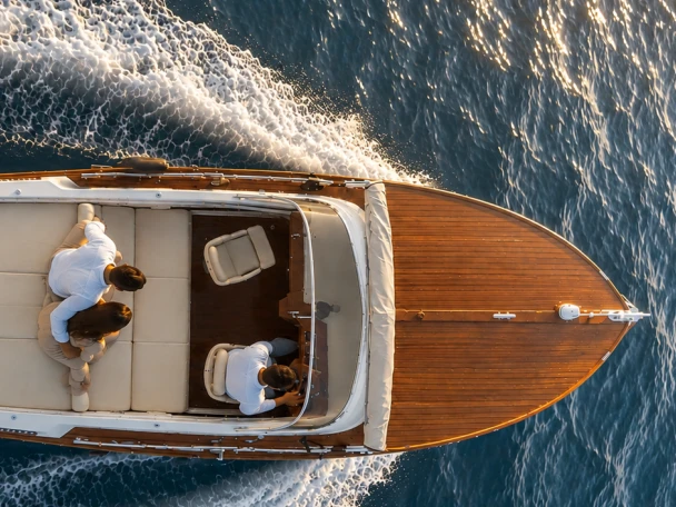 Bareboat Rental Motorboat Ilver with a boat licence