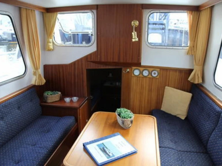 Motorboat rental with or without captain hellingskip Gaastmeer