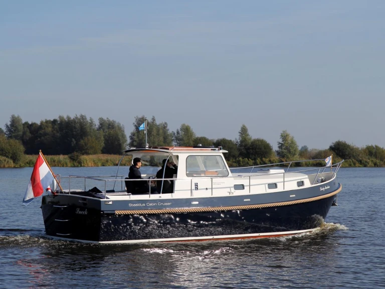 Yacht charter Gaastmeer cheap 900