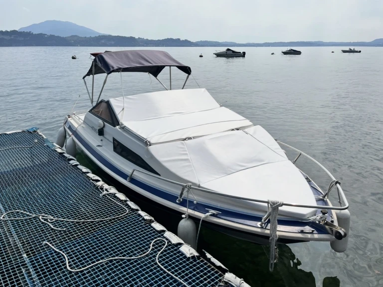 Motorboat rental with or without captain A HELLAS Stresa