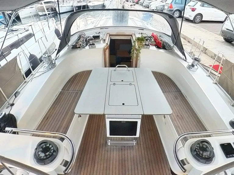 Yacht charter L'Anse Mitan cheap Bavaria 45 Cruiser
