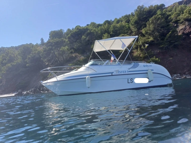 Motorboat rental in France - Bénéteau Flyer 5 Grand Prix