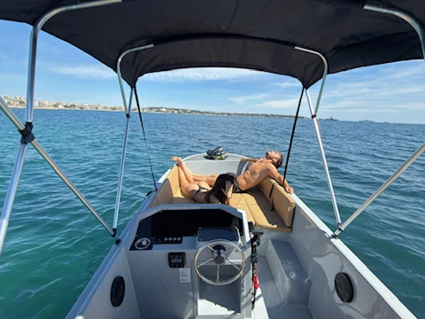 Motorboat for rent France at the best price