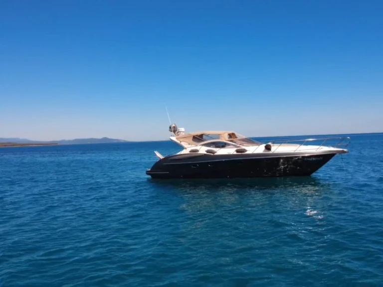 Bareboat Rental Motorboat Azimut with a boat licence