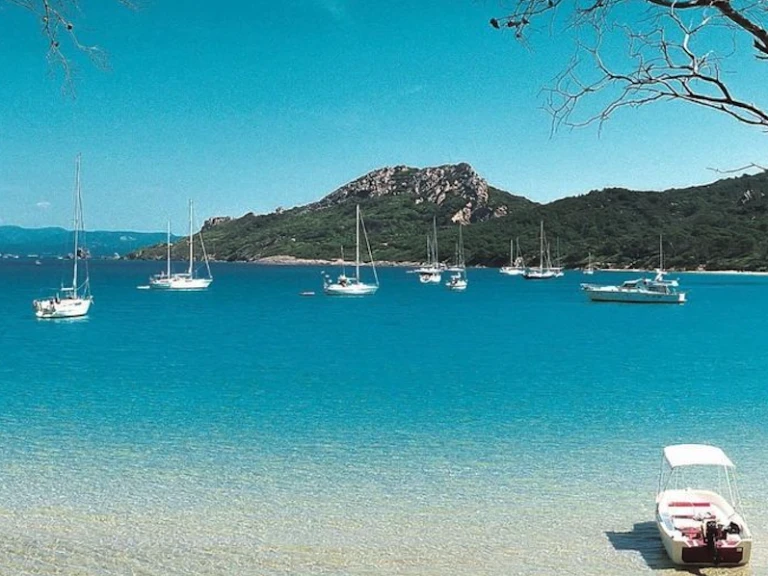 Bareboat Rental Sailboat Camper-Nicholson with a boat licence