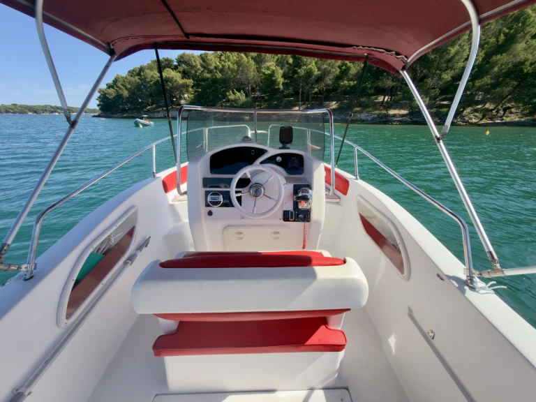 Motorboat for rent Medulin at the best price