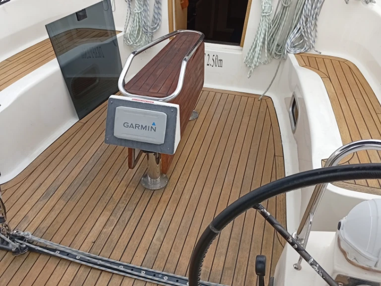 Bareboat Rental Sailboat Cobra with a boat licence