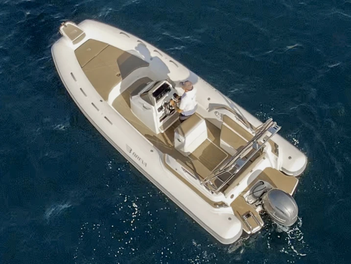 BREVA BREVA 630 in Sorrento on SamBoat