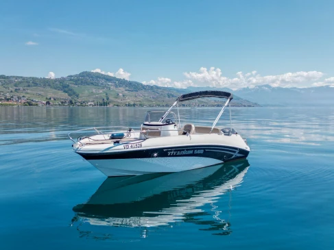 Titanium 560 Open in Pully on SamBoat