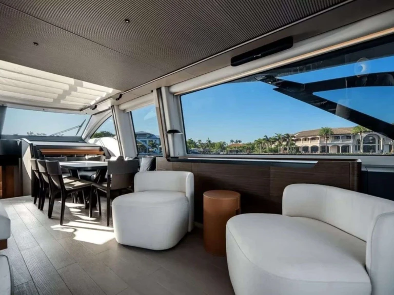 Azimut Six Seven in Miami on SamBoat
