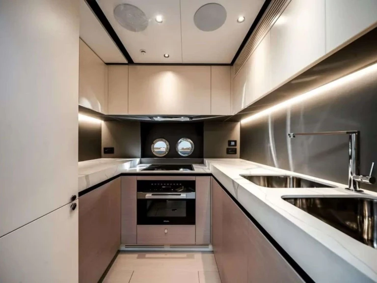 Boat rental Azimut Six Seven in Miami on Samboat