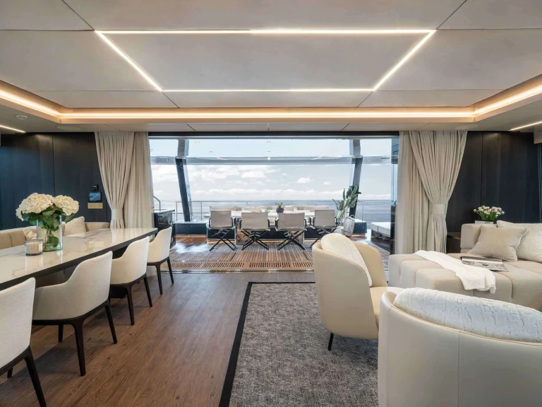 Bareboat Rental Luxury Yacht Sunreef with a boat licence