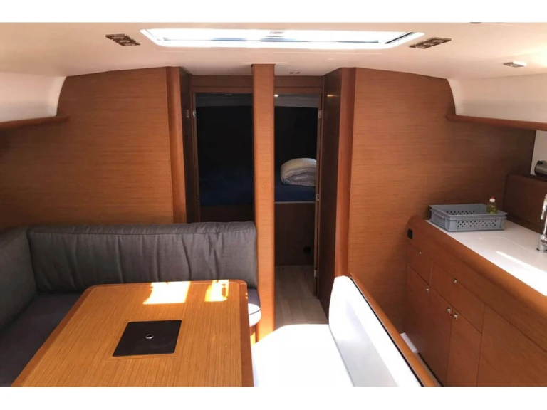 Boat rental Jeanneau Sun Odyssey 479 in Alimos on Samboat