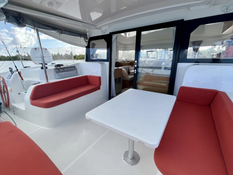 Catamaran for rent Papeete at the best price