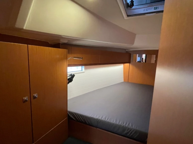 Yacht charter Lávrio cheap Cruiser 46
