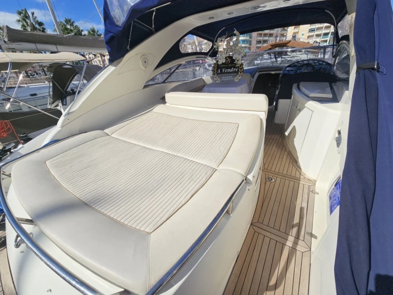 Motorboat rental with or without captain Absolute Yachts Saint-Raphaël