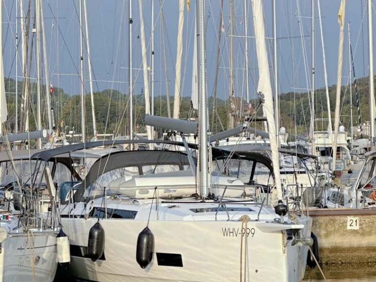 Bareboat Rental Sailboat Hanse with a boat licence