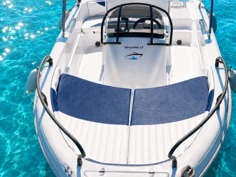 Motorboat for rent Saint-Laurent-du-Var at the best price