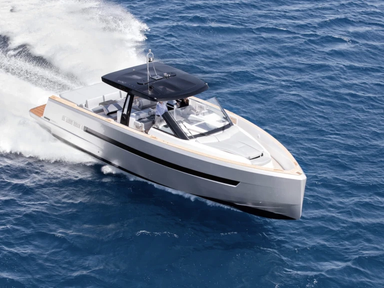 Yacht charter Port de Saint Tropez cheap Fjord 52 Open