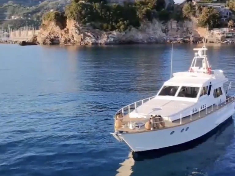 Motorboat for rent La Spezia at the best price