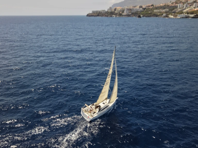 Sailboat rental with or without captain Jeanneau Porto do Funchal