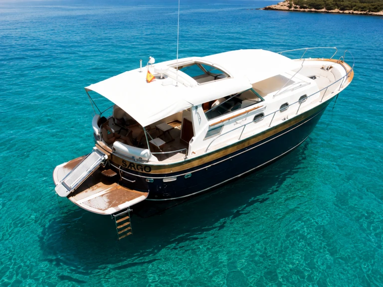 Apreamare 100 comfort charter bareboat or captained in  Mahon Port