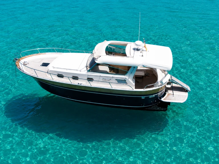 Apreamare 100 comfort in Mahon Port on SamBoat